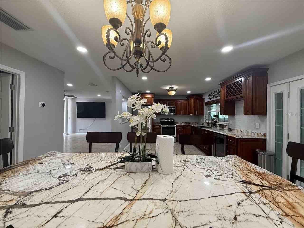 4410 Waltham Avenue - Photo 6 of 30