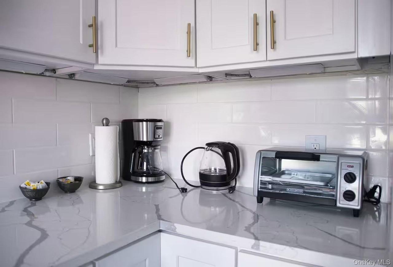 1512 Nostrand Ave - Photo 7 of 17