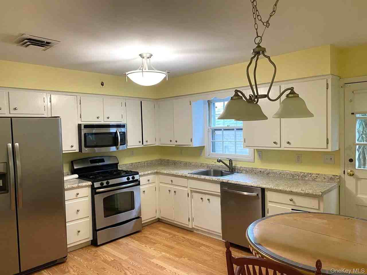 100 Kings Avenue - Photo 4 of 7