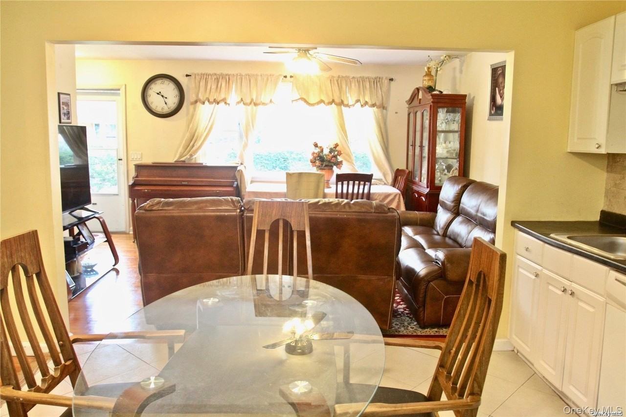 117 Blydenburgh Avenue - Photo 6 of 26