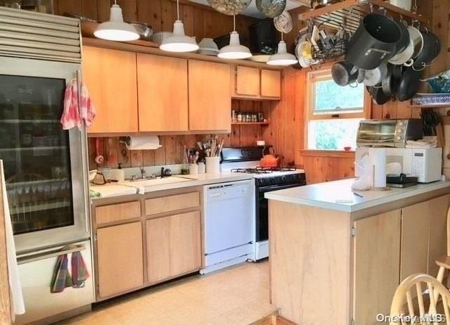 866 Evergreen Walk - Photo 2 of 10