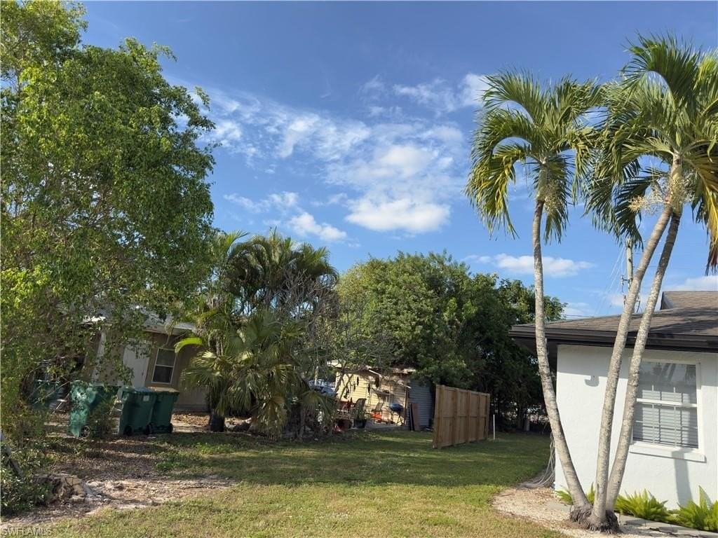 5579 Northeast 29th Drive - Photo 2 of 18