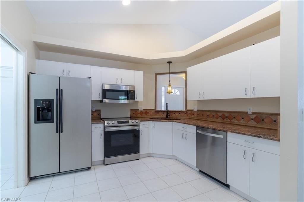 177 Sabal Lake Drive - Photo 4 of 28