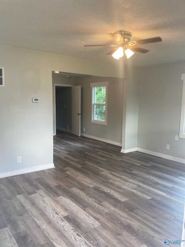 1020 Fairway Dr Nw - Photo 3 of 6