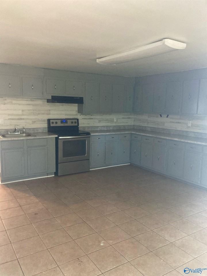 1020 Fairway Dr Nw - Photo 4 of 6