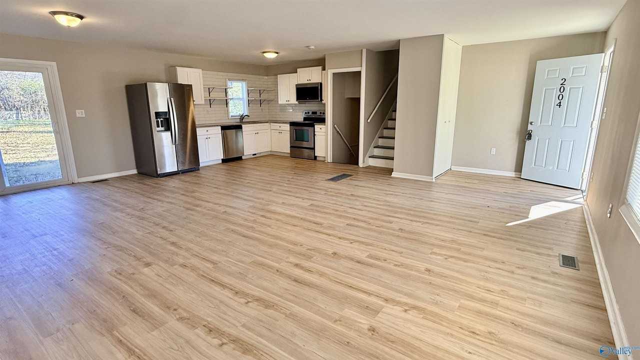 2004 Chambers Dr Ne - Photo 4 of 32