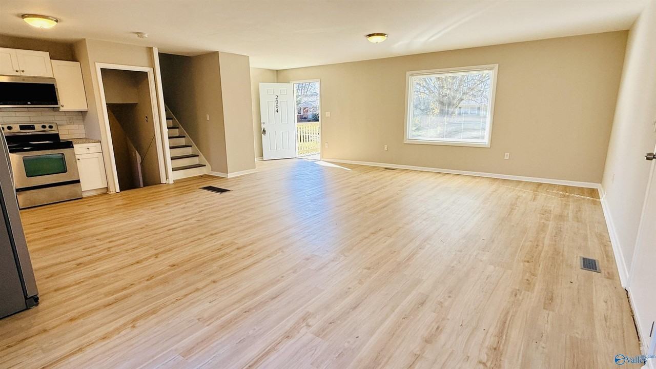 2004 Chambers Dr Ne - Photo 5 of 32