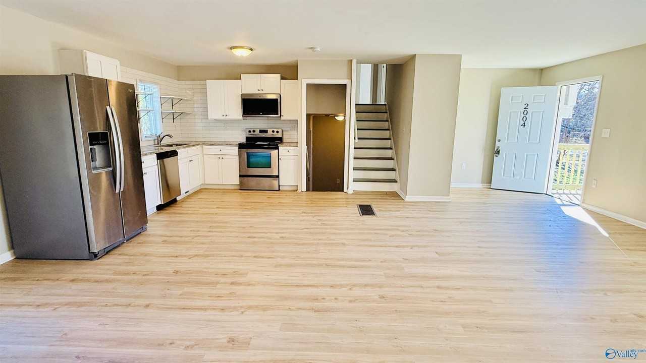 2004 Chambers Dr Ne - Photo 6 of 32