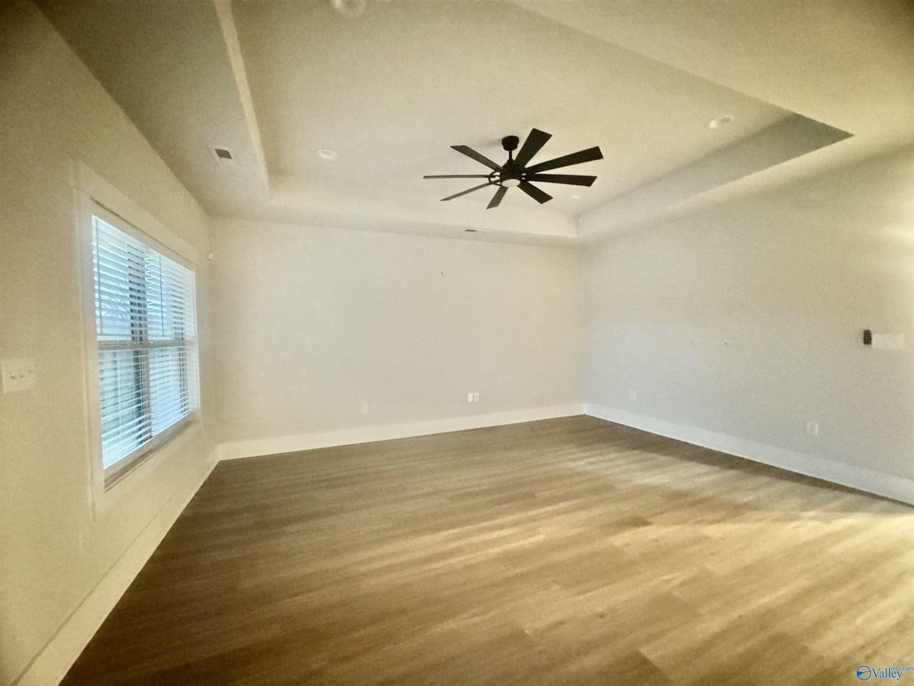 9133 Monteagle Blvd - Photo 4 of 29