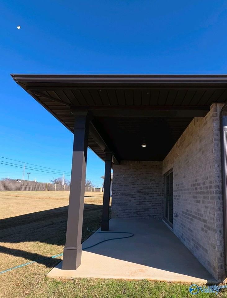 18048 Longleaf Dr - Photo 4 of 14