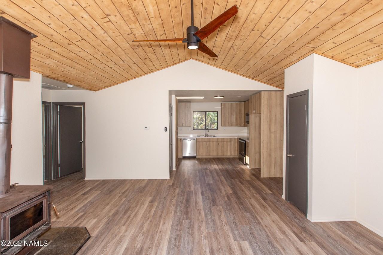 765 E Trout Creek Rd - Photo 5 of 20