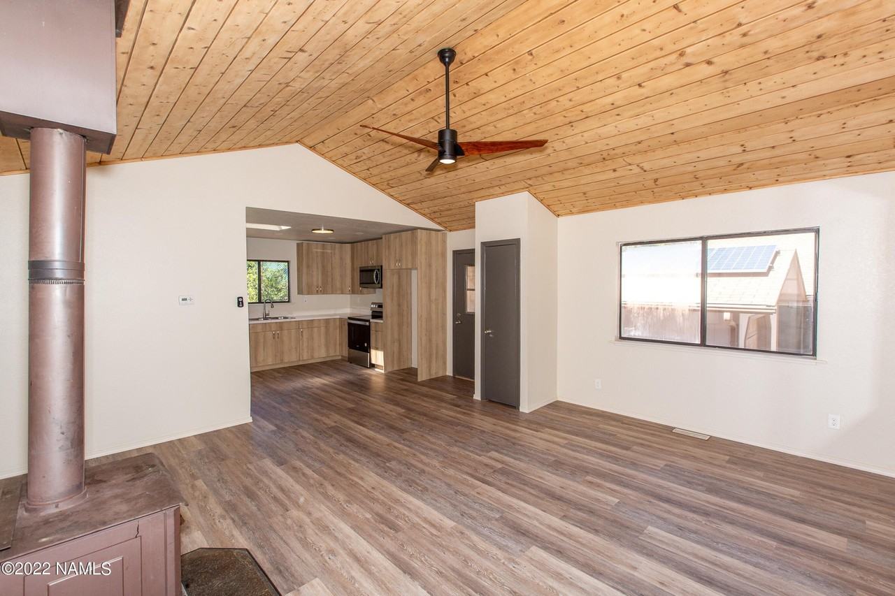 765 E Trout Creek Rd - Photo 7 of 20