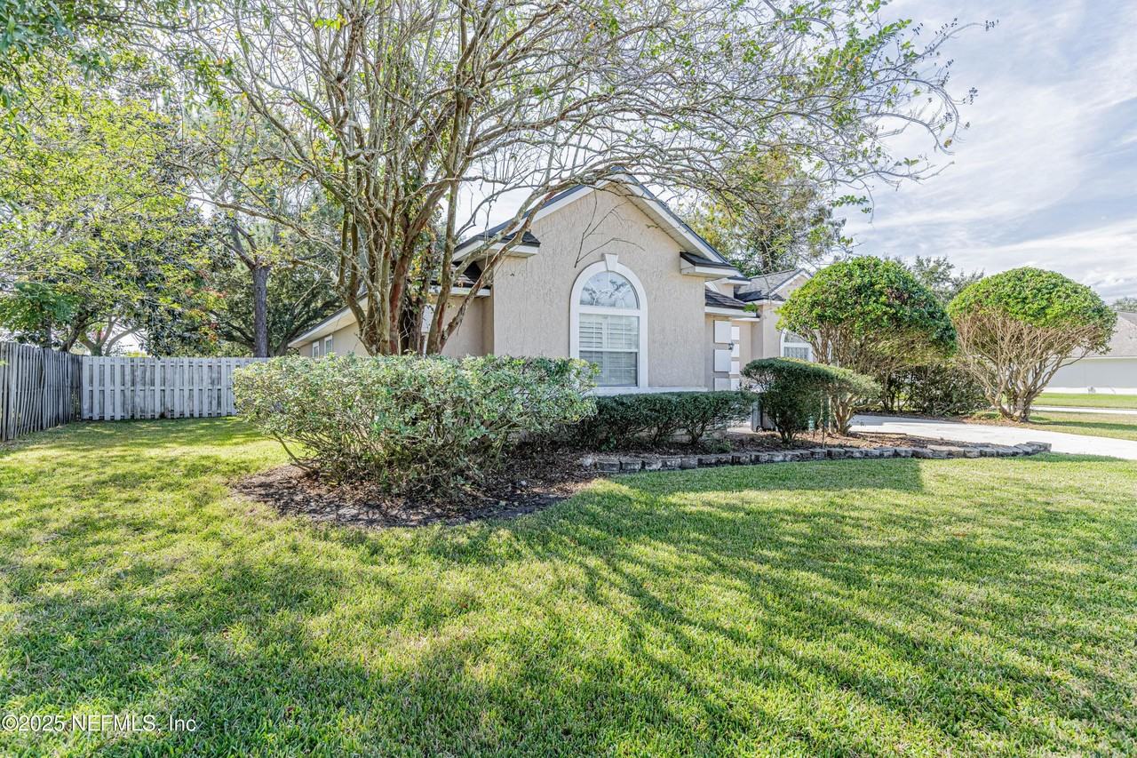 12160 Basalt Drive South - Photo 2 of 27