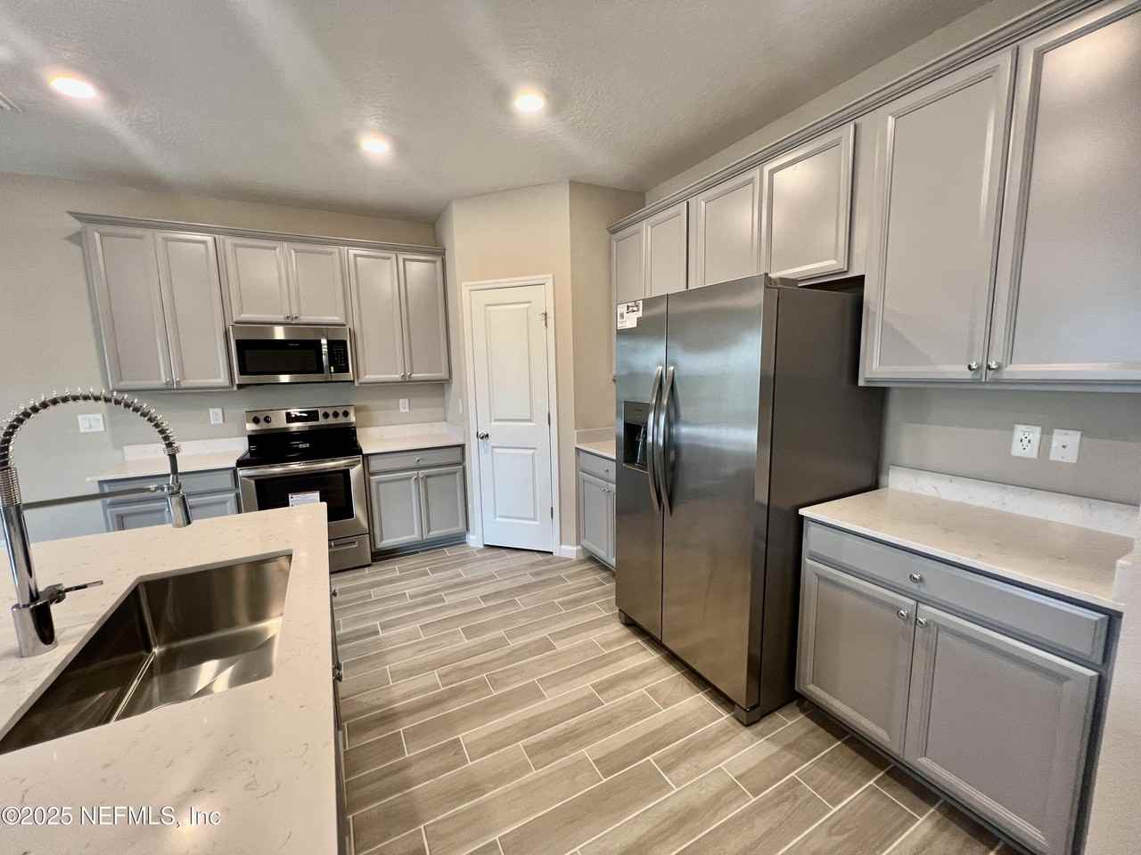 403 Boracay Circle - Photo 4 of 39