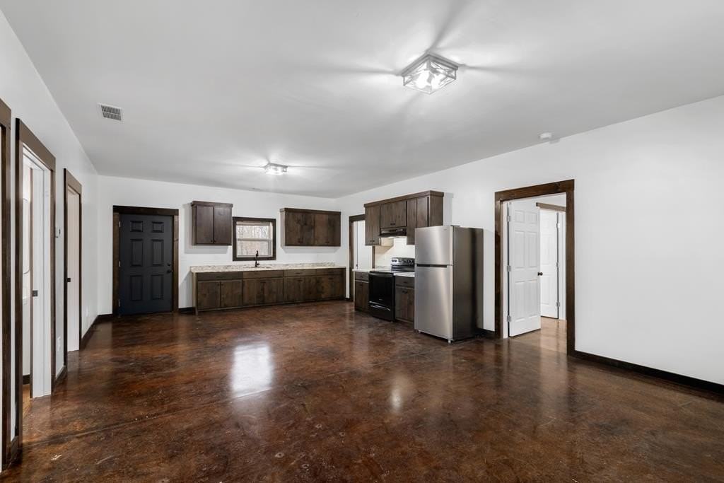 620 Stiles Rd - Photo 3 of 21