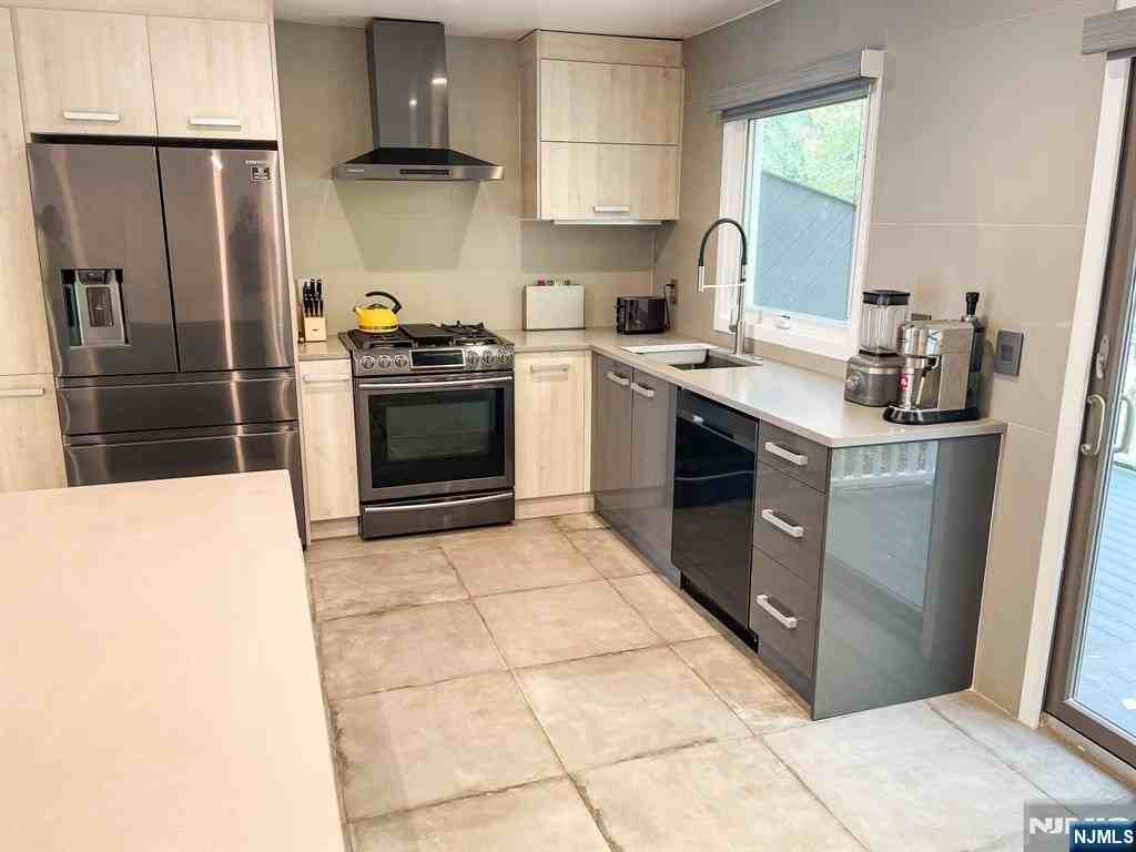 441 Westview Place - Photo 5 of 27