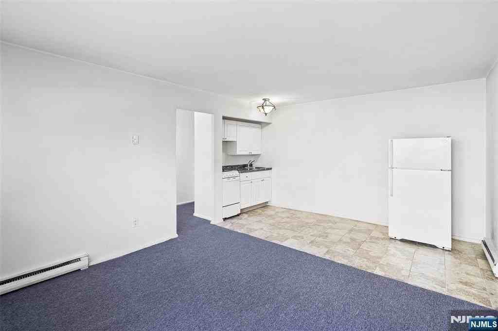 64 Poplar Ave Apt A7 - Photo 3 of 10