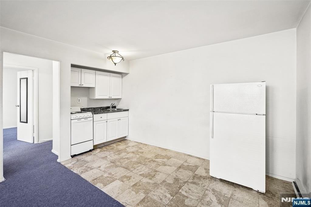 64 Poplar Ave Apt A7 - Photo 4 of 10