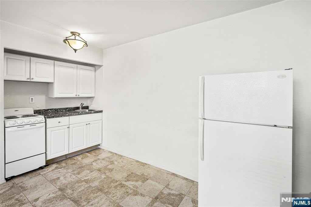 64 Poplar Ave Apt A7 - Photo 5 of 10