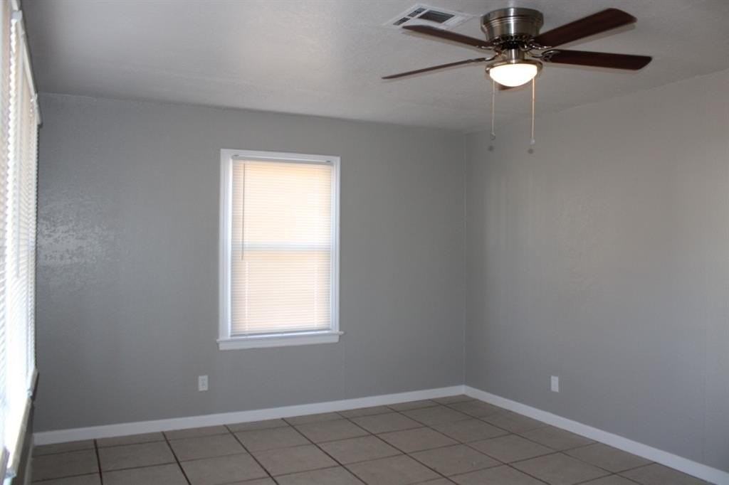 1712 Thompson Drive - Photo 5 of 18