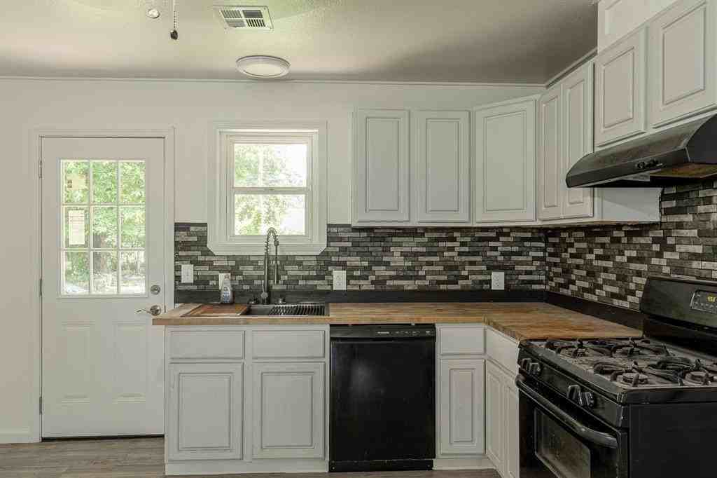 124 Brule Street - Photo 5 of 17