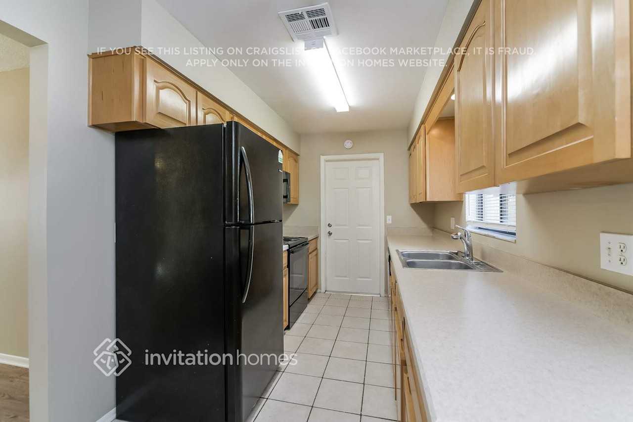 727 Coquina Ct - Photo 6 of 17