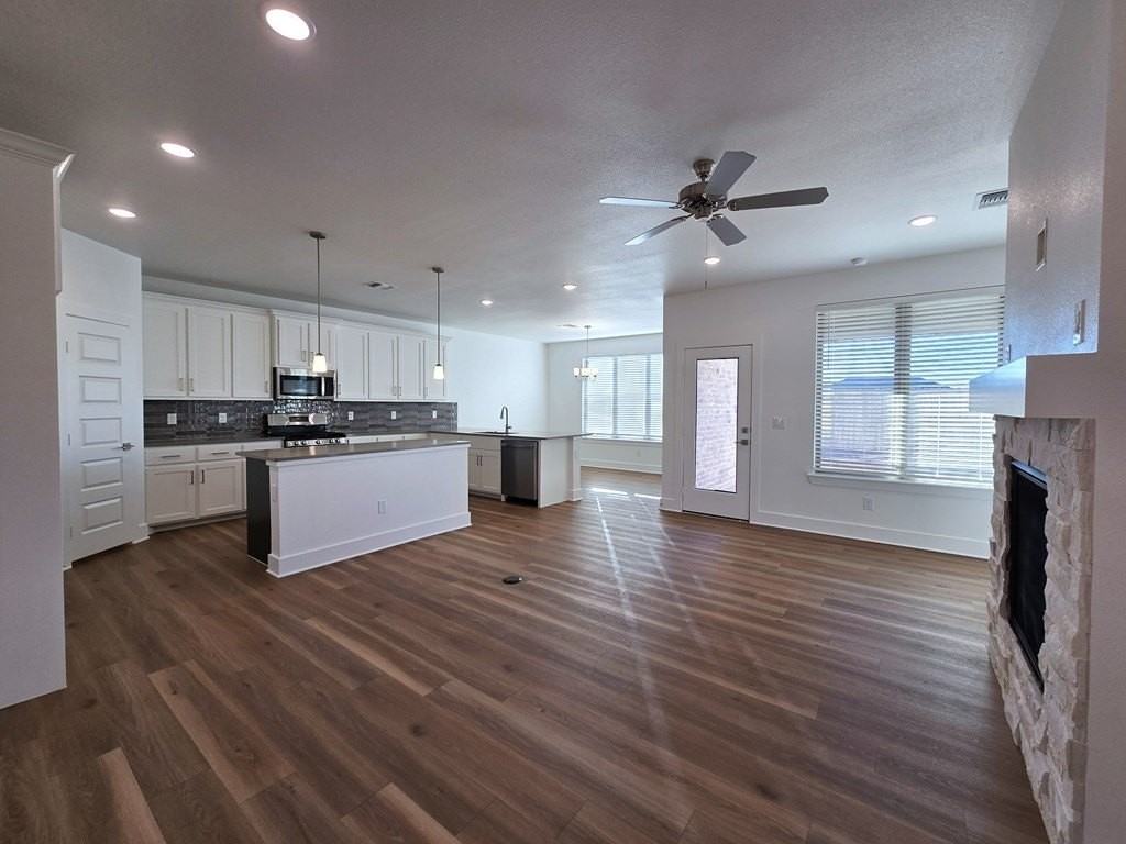 1332 Loess St - Photo 2 of 21