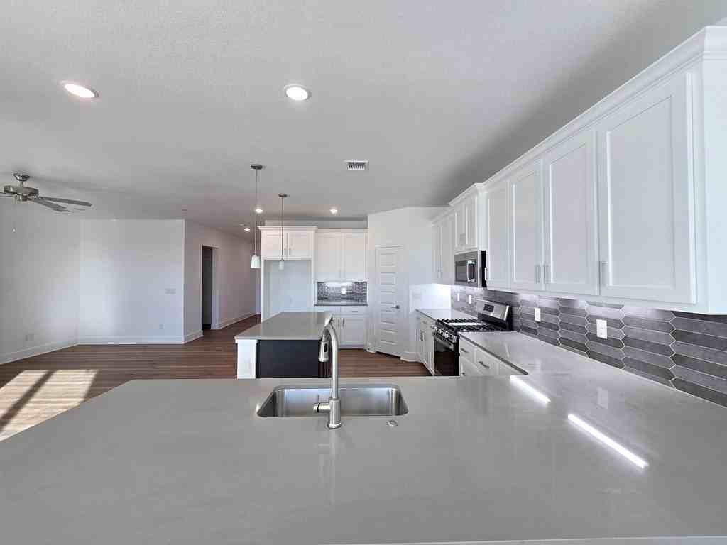 1332 Loess St - Photo 6 of 21