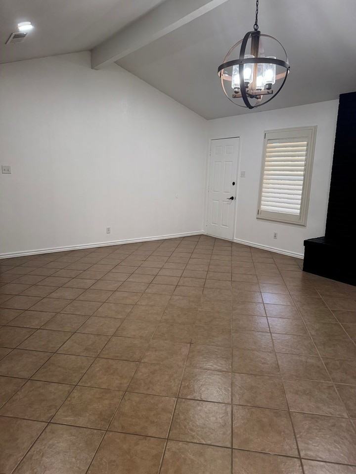 403 Crenshaw Drive - Photo 3 of 15