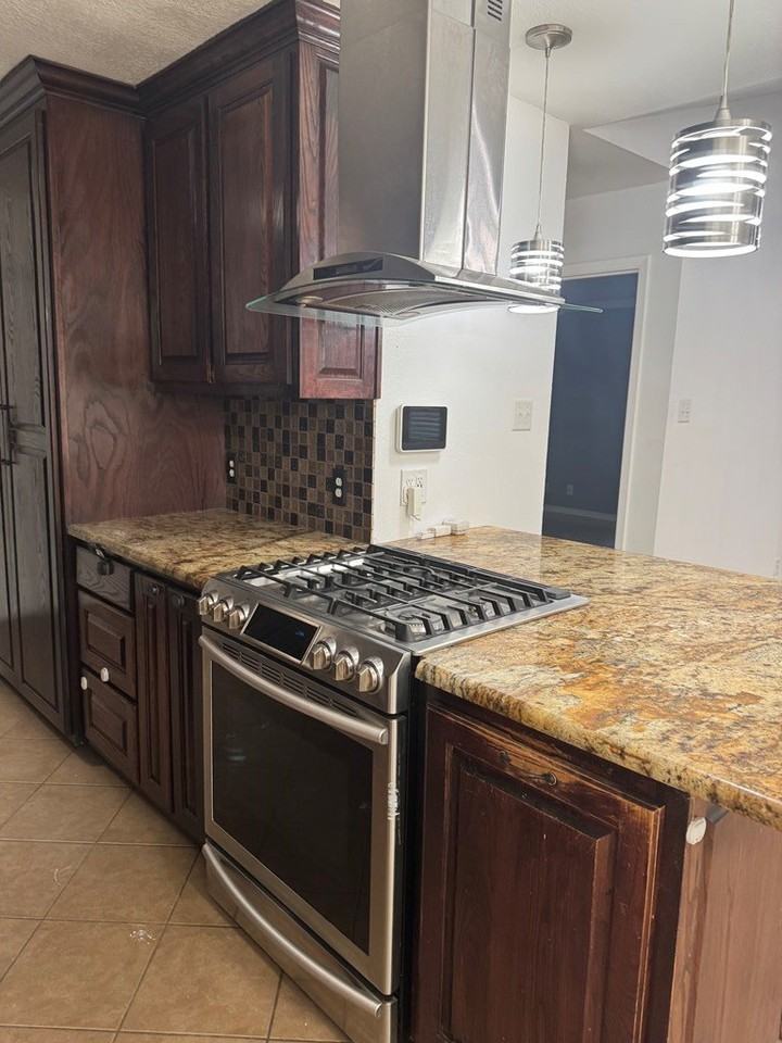 403 Crenshaw Dr - Photo 5 of 30