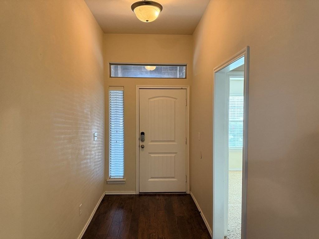 918 Nolan Ryan Drive - Photo 2 of 32