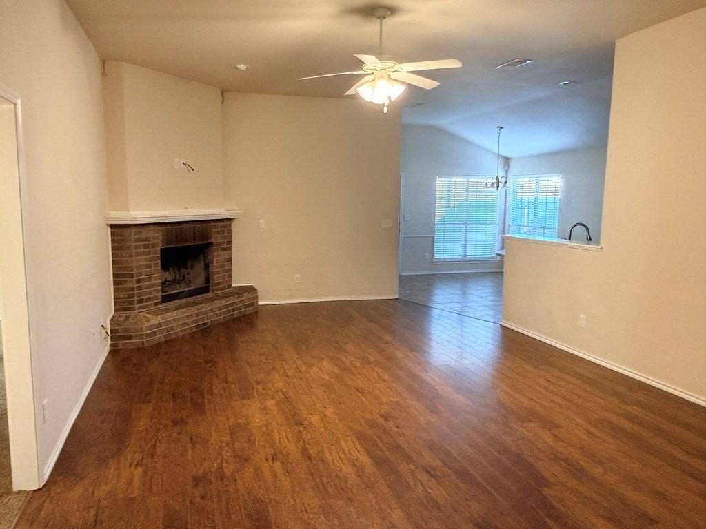 918 Nolan Ryan Drive - Photo 3 of 32