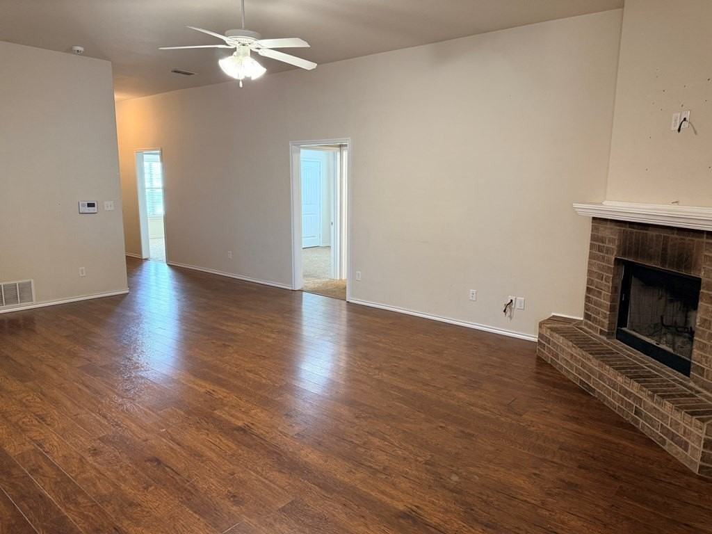 918 Nolan Ryan Drive - Photo 5 of 32