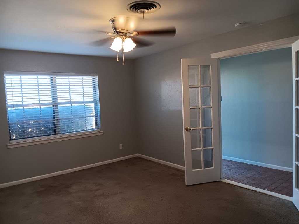 3301 Terrace Ave - Photo 3 of 9