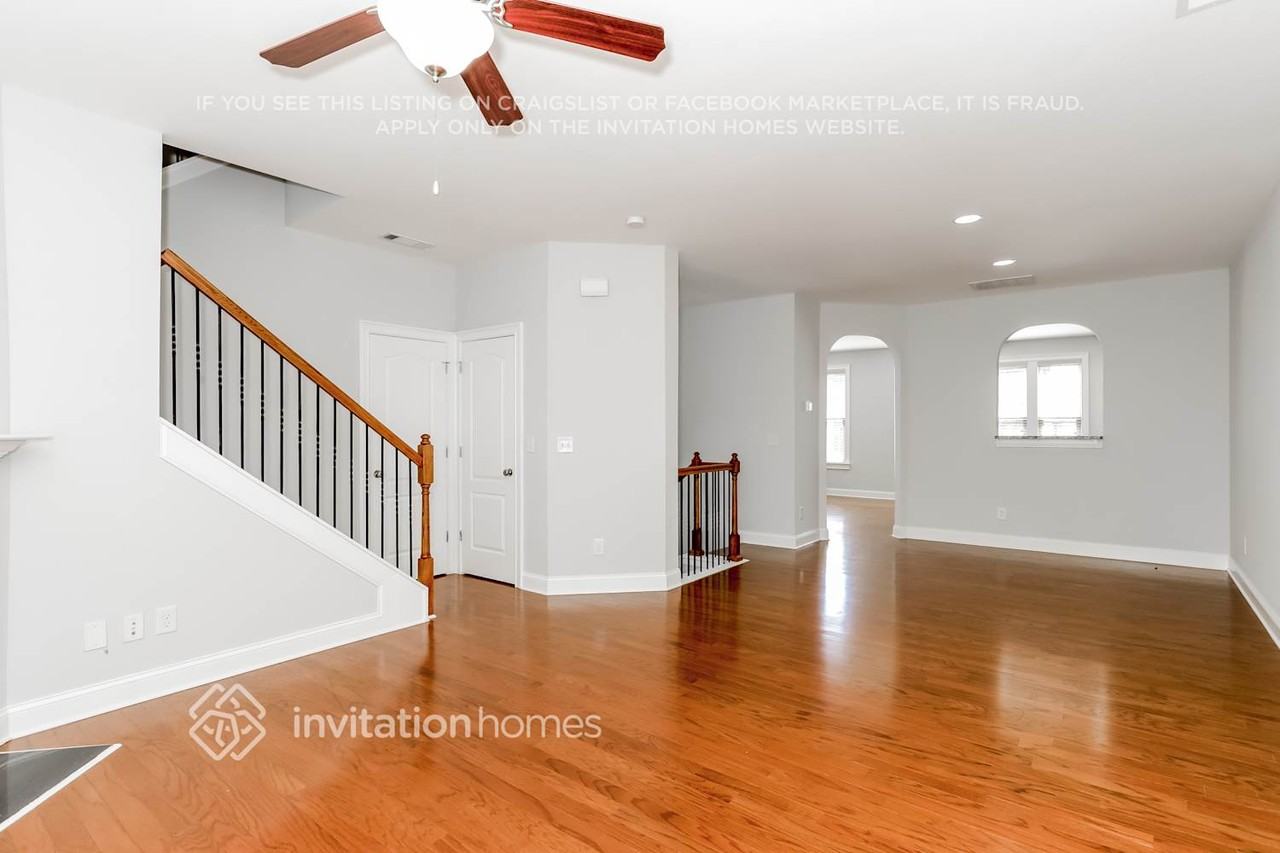 3099 Hallmark Lane - Photo 5 of 18