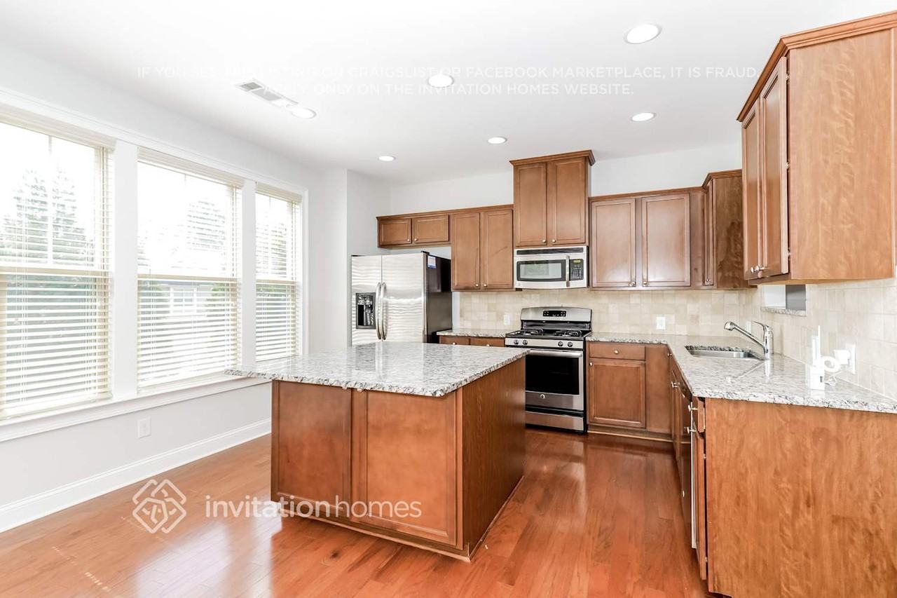 3099 Hallmark Lane - Photo 7 of 18