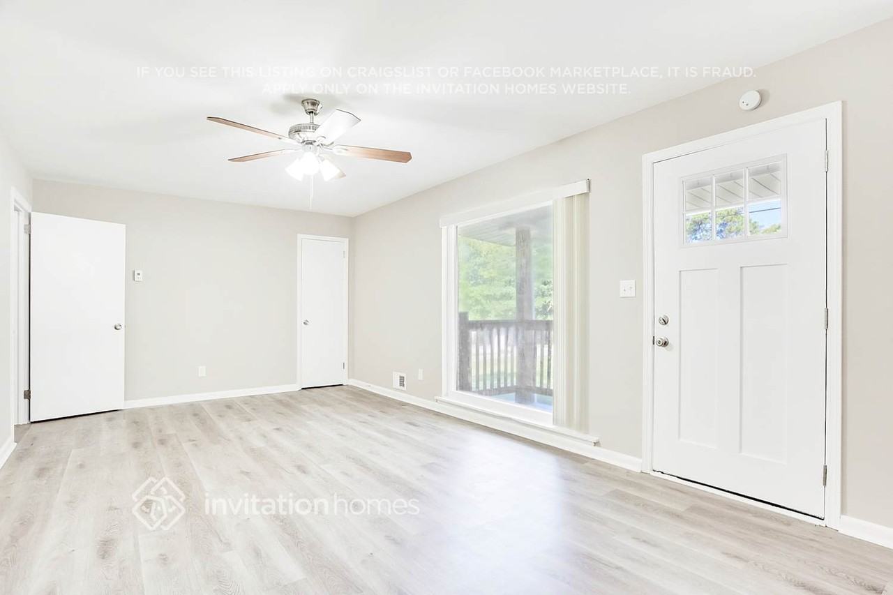 2434 Shamrock Drive - Photo 3 of 20