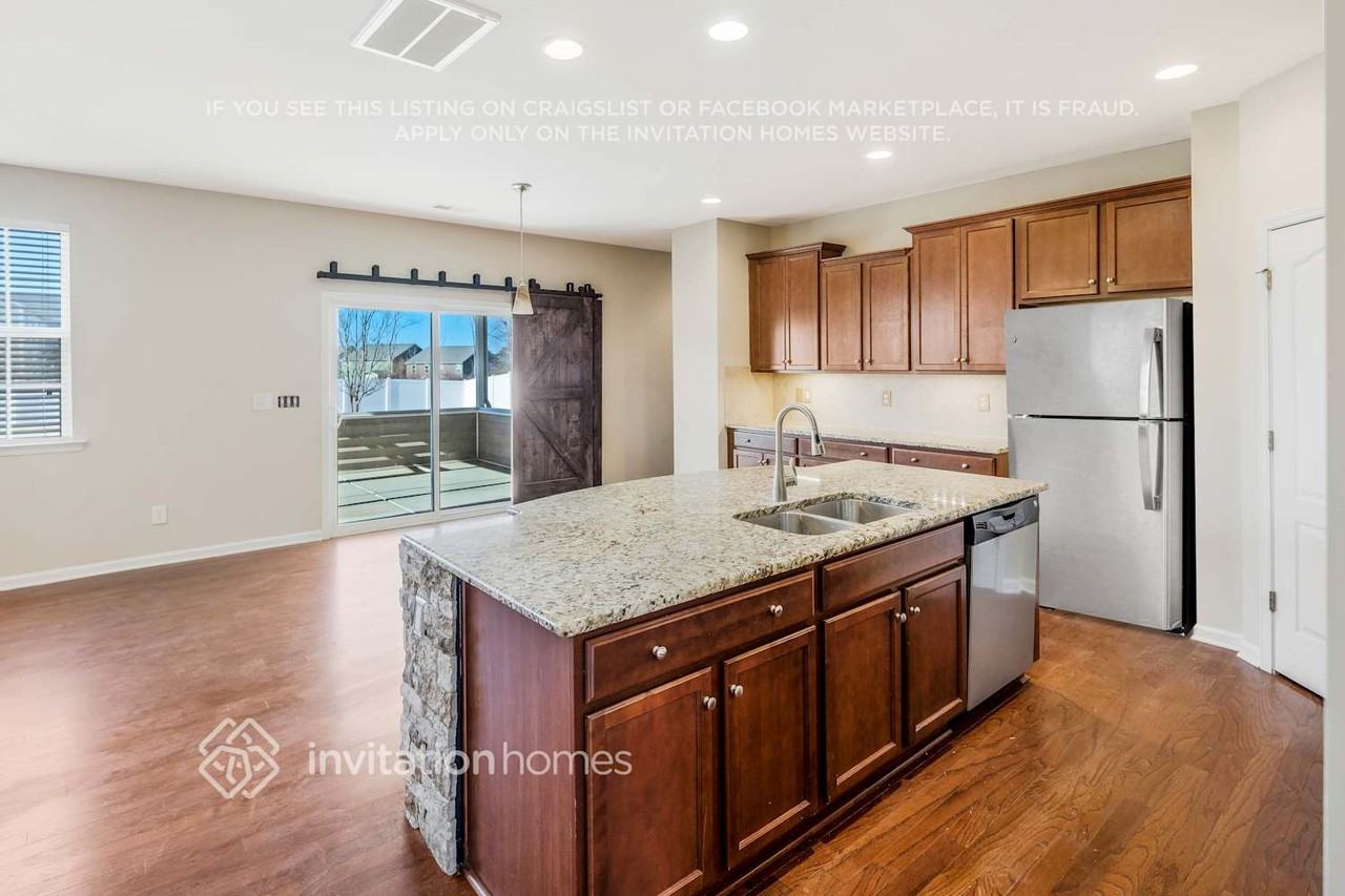 12507 Surreykirt Lane - Photo 4 of 22