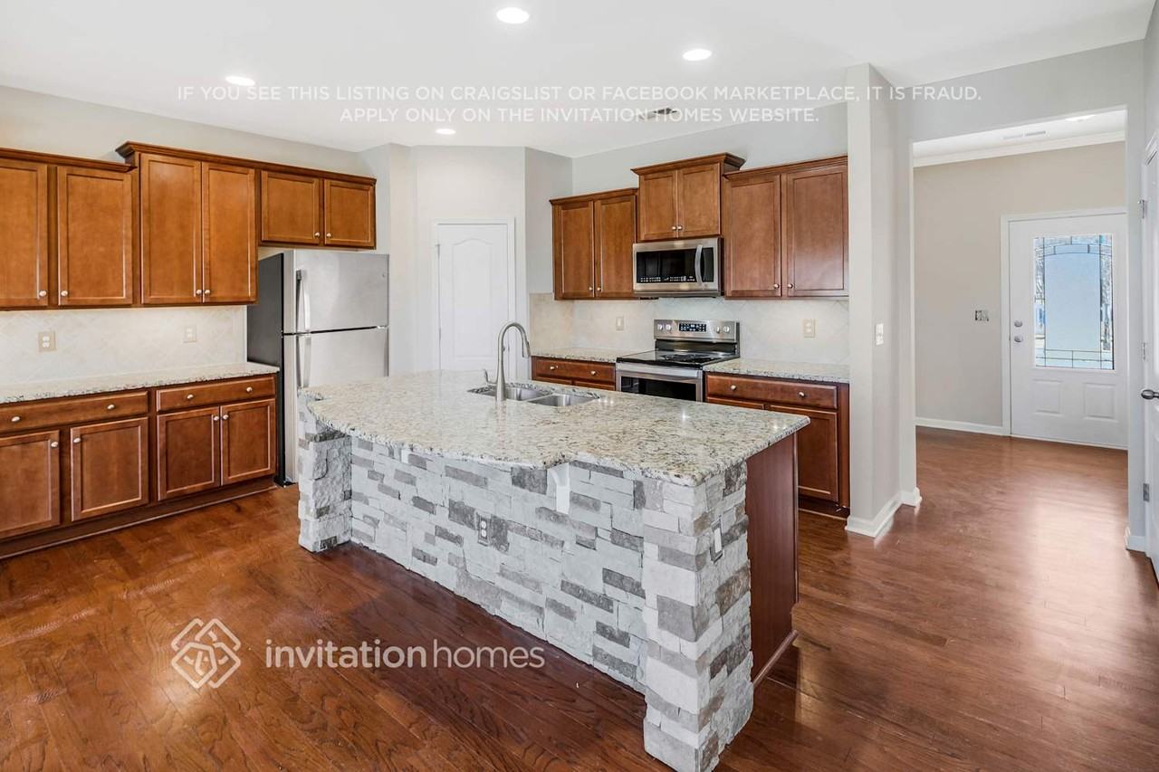 12507 Surreykirt Lane - Photo 6 of 22