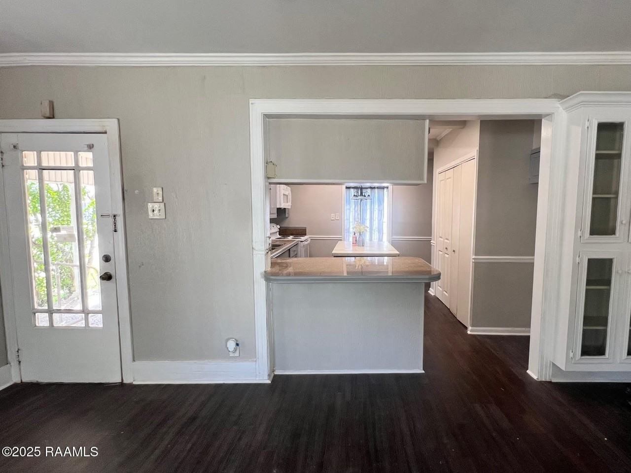 311 South Morgan Avenue - Photo 4 of 19