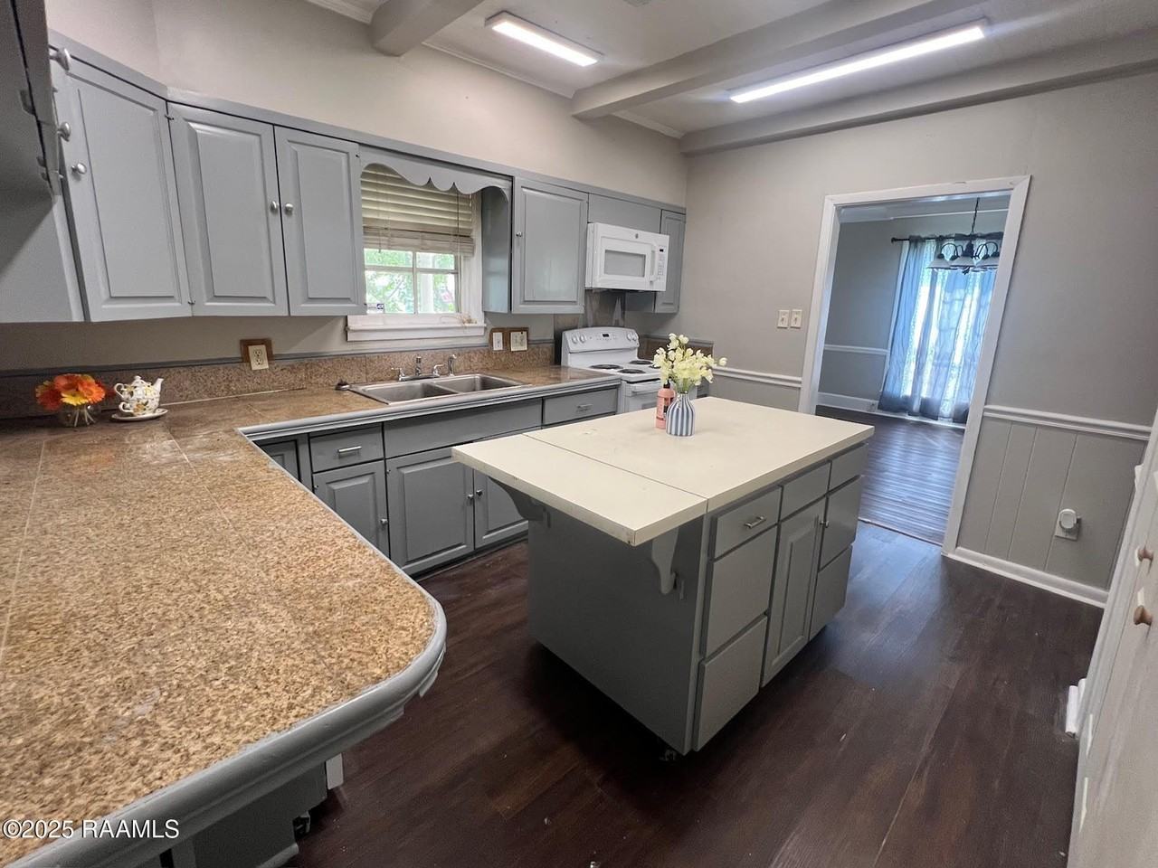 311 South Morgan Avenue - Photo 6 of 19