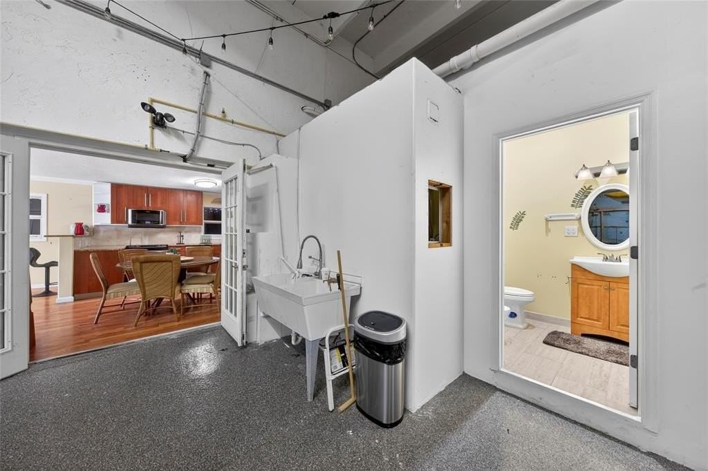 6852 Skyline Dr - Photo 7 of 50