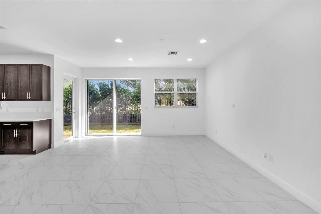 6947 Pines Cir #21 - Photo 6 of 24