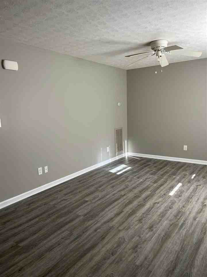 135 Amy Avenue #B - Photo 2 of 6