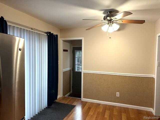 30817 Birchwood Street - Photo 6 of 19