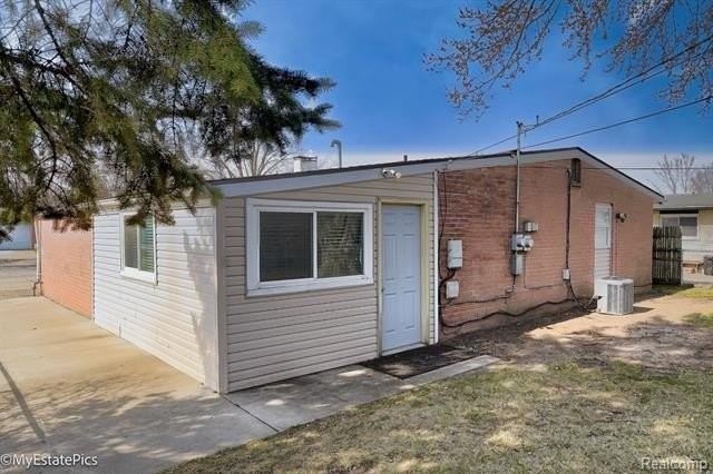 547 South Hawthorne Street - Photo 6 of 41