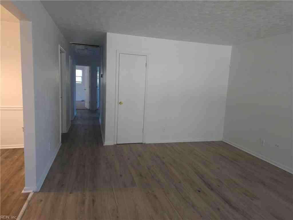 2915 Marne Avenue - Photo 4 of 10