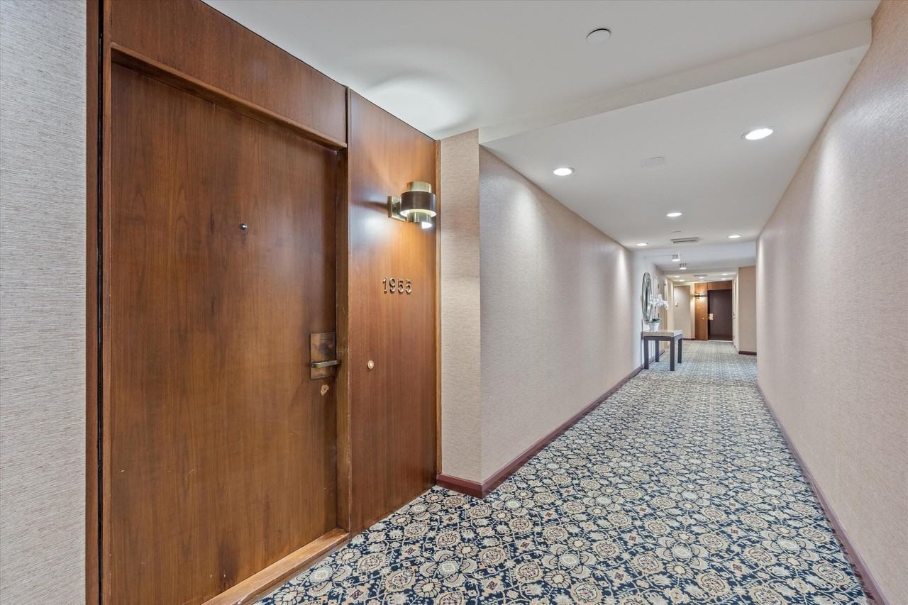 100 Lakeshore Dr #1955 - Photo 3 of 33