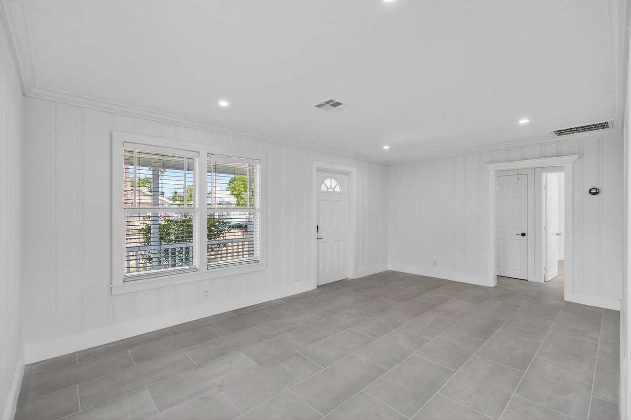 218 S C St - Photo 6 of 22