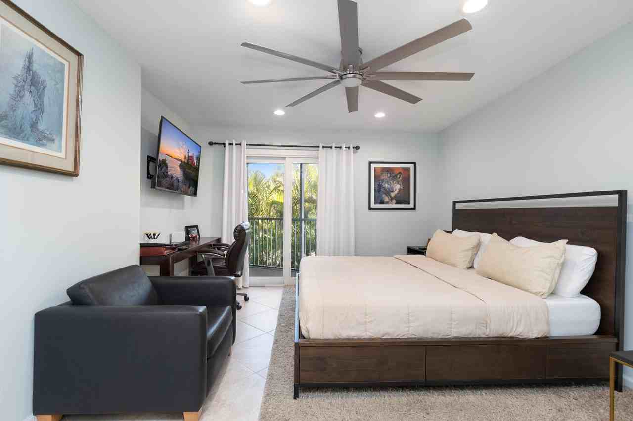 961 South Ocean Drive #302 - Photo 4 of 40